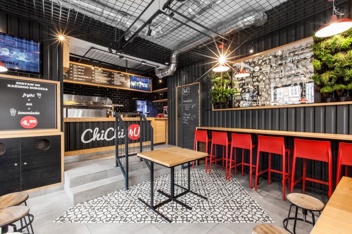 Красная барные стулья в дизайне кафе быстрого питания