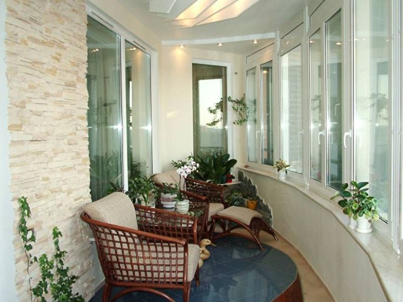 Декоративный камень в интерьере балкона и лоджии - фото