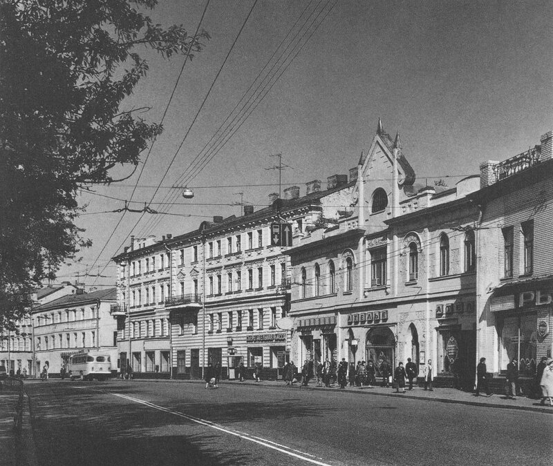 50419 Улица Дзержинского у Сретенского монастыря 1980-е.jpg